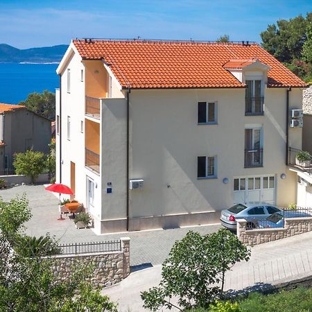 Apartments And Rooms By The Sea Brela, Makarska - 13118 Exterior photo