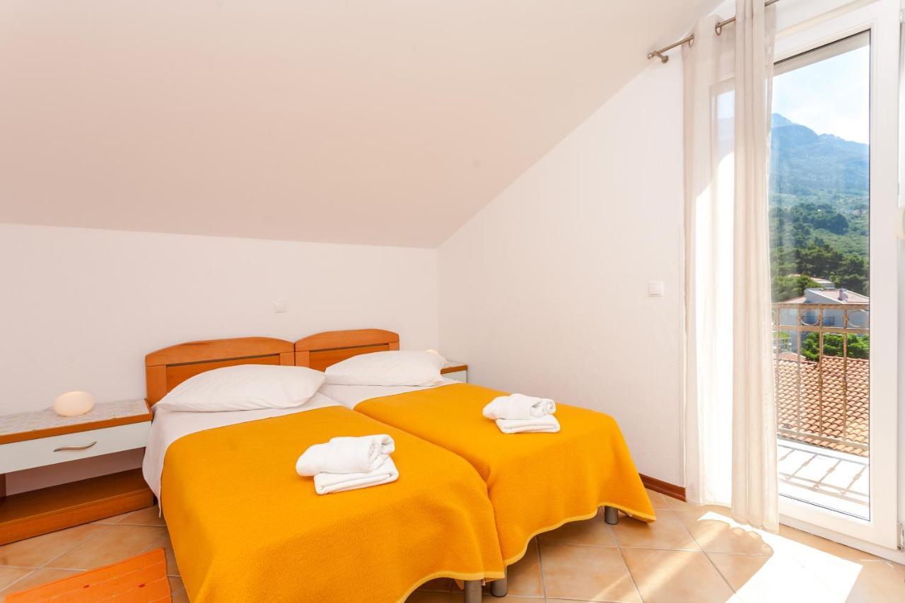 Apartments And Rooms By The Sea Brela, Makarska - 13118 Exterior photo