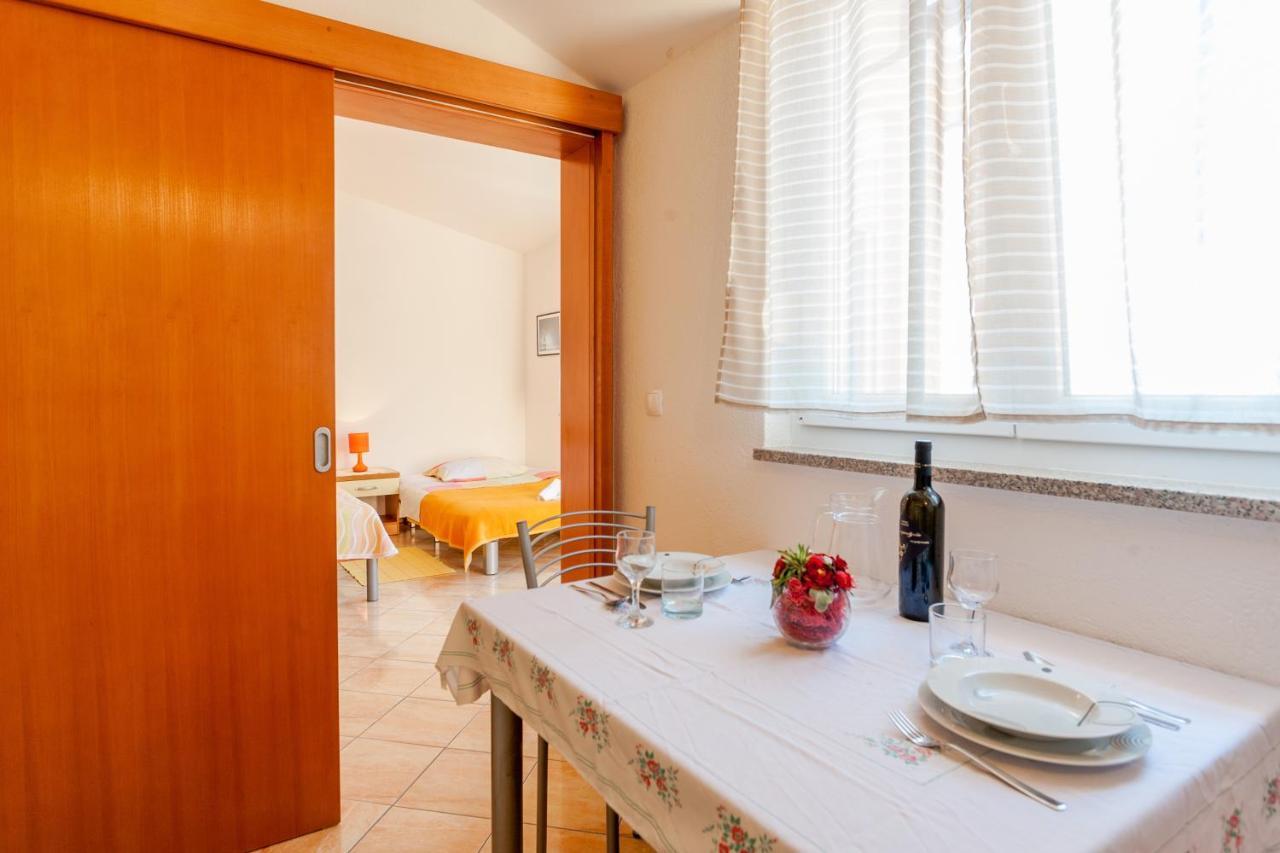 Apartments And Rooms By The Sea Brela, Makarska - 13118 Exterior photo