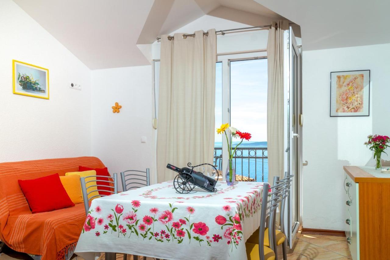 Apartments And Rooms By The Sea Brela, Makarska - 13118 Exterior photo